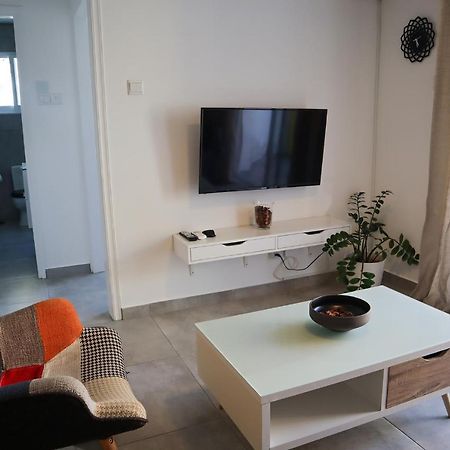 Alex'S Vacation Suite - 100M From The Beach - 6 Guests Paphos Exterior photo