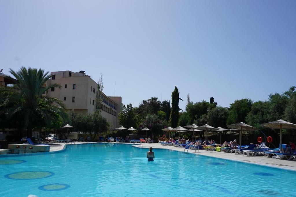 Alex'S Vacation Suite - 100M From The Beach - 6 Guests Paphos Exterior photo