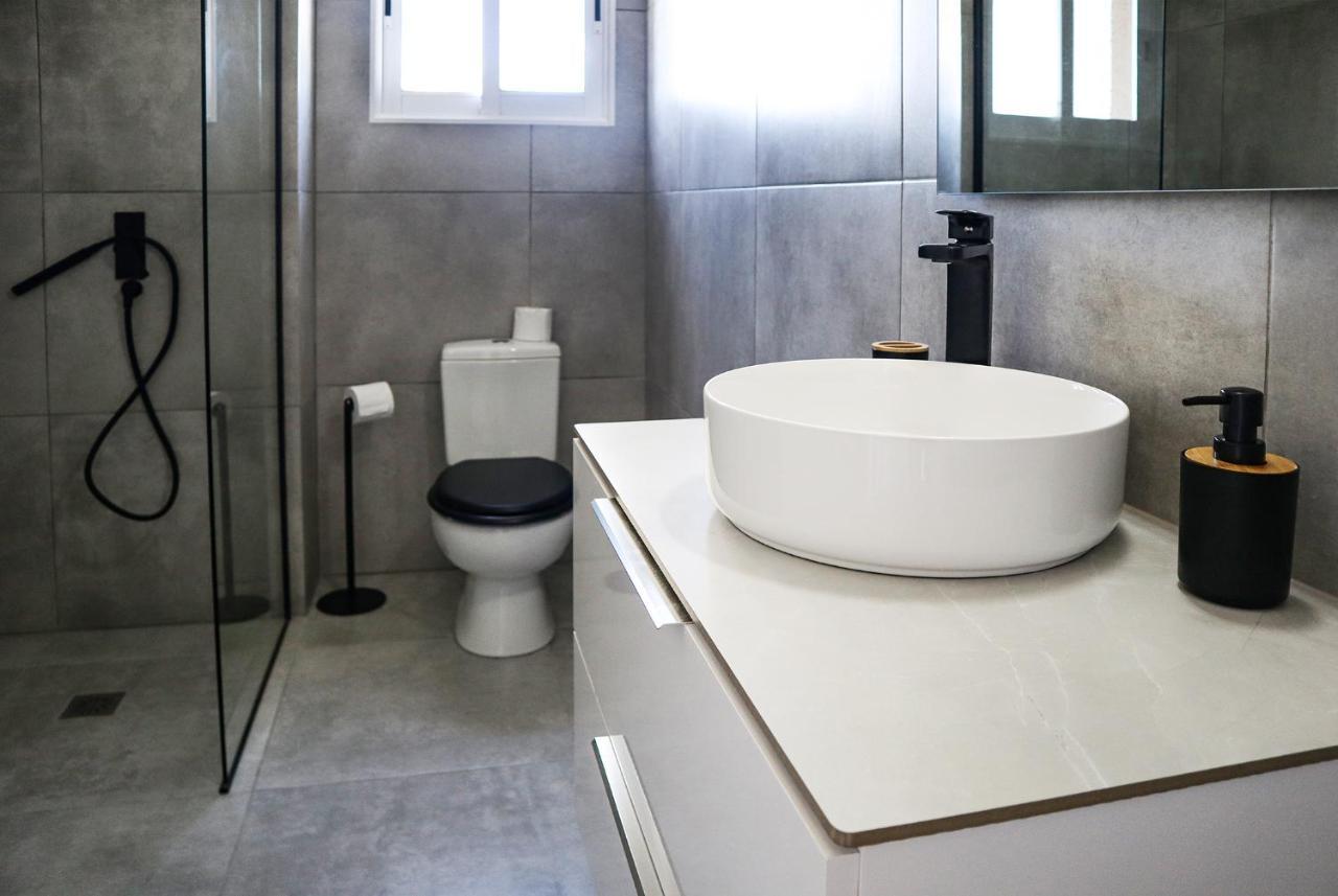 Alex'S Vacation Suite - 100M From The Beach - 6 Guests Paphos Exterior photo